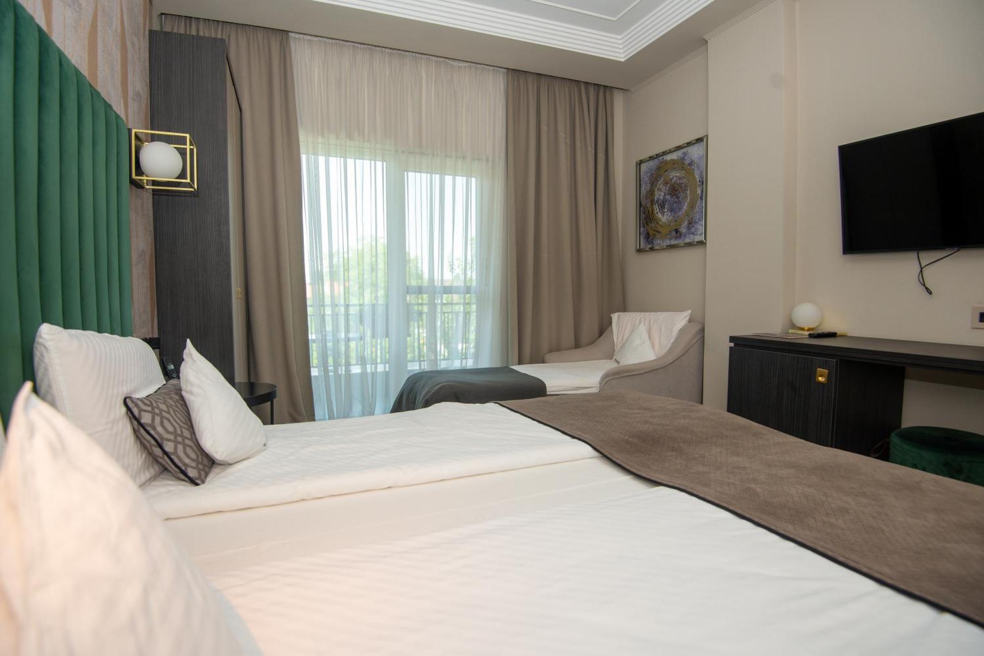 Pensiunea Nora Prestige ทิมิชัวรา ภายนอก รูปภาพ