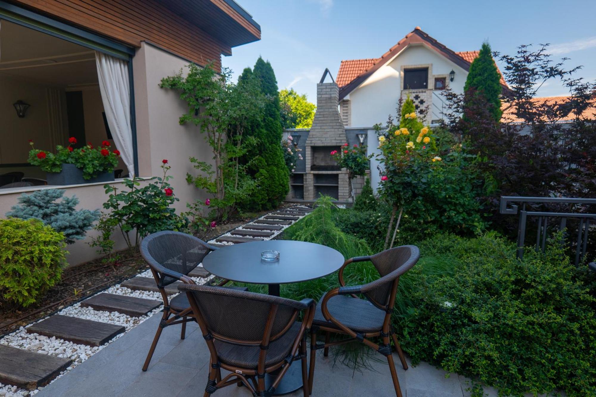 Pensiunea Nora Prestige ทิมิชัวรา ภายนอก รูปภาพ