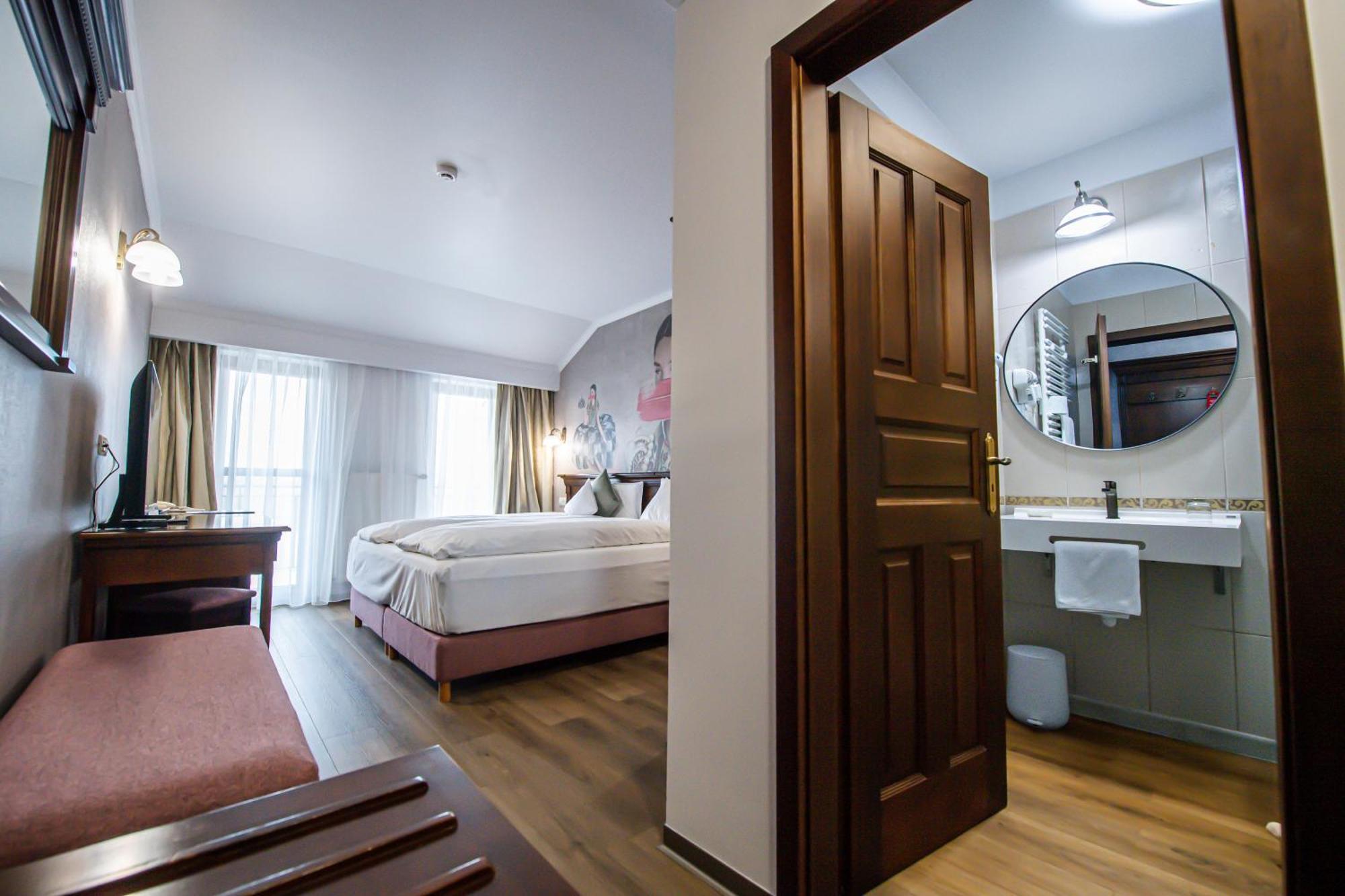 Pensiunea Nora Prestige ทิมิชัวรา ภายนอก รูปภาพ