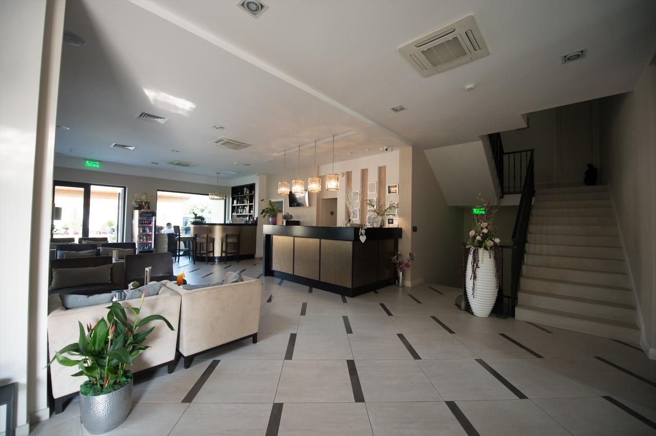 Pensiunea Nora Prestige ทิมิชัวรา ภายนอก รูปภาพ