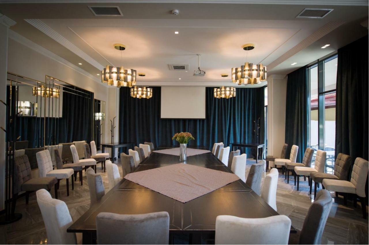 Pensiunea Nora Prestige ทิมิชัวรา ภายนอก รูปภาพ