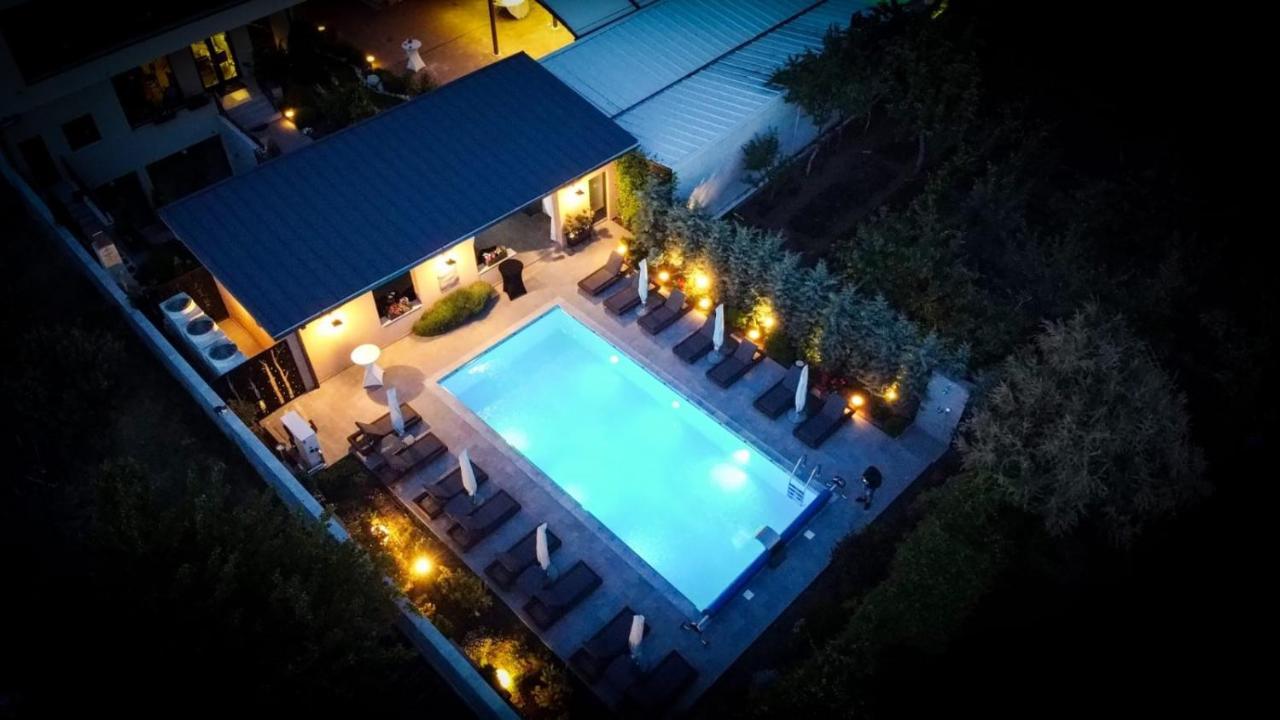 Pensiunea Nora Prestige ทิมิชัวรา ภายนอก รูปภาพ